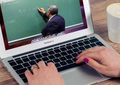 Web uden virus – hold møder og undervisning online via zoom